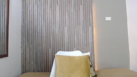 Snapshot of alicia_20_ chatting on 12-05-24, 02:53 Alice online show from 12-05-24, 02:53