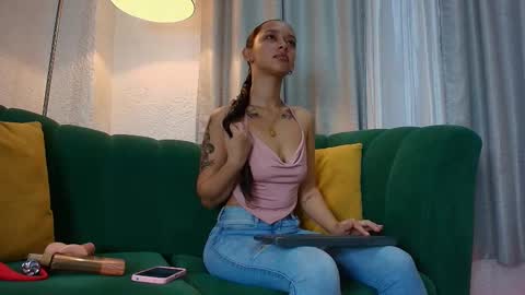 Snapshot of alicia__kiss chatting on 03-05-25, 12:44 Salome online show from 03-05-25, 12:44