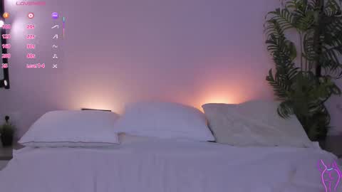 Mia online show from 10-21-25, 02:01