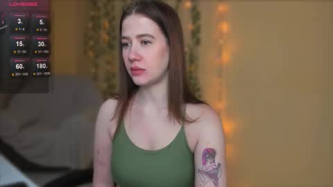 Snapshot of alicia_hines chatting on 12-23-25, 09:29 Alicia online show from 12-23-25, 09:29