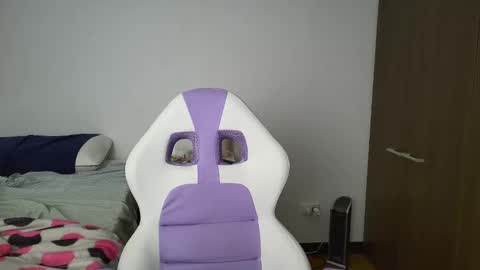 Snapshot of alicia_love29 chatting on 12-20-24, 10:43 Alice online show from 12-20-24, 10:43