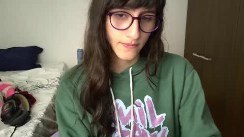 Snapshot of alicia_love29 chatting on 12-29-24, 01:13 Alice online show from 12-29-24, 01:13