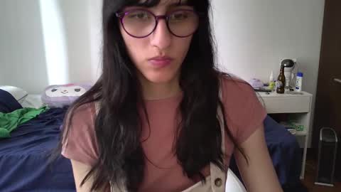 Snapshot of alicia_love29 chatting on 02-06-25, 08:45 Alice online show from 02-06-25, 08:45