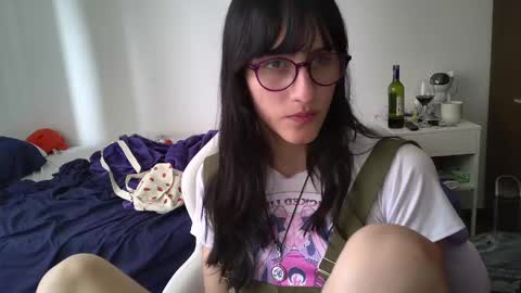 Snapshot of alicia_love29 chatting on 02-08-25, 06:22 Alice online show from 02-08-25, 06:22