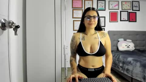 Snapshot of alicia_rainbow chatting on 06-06-26, 03:11 alicia_rainbow online show from 06-06-26, 03:11