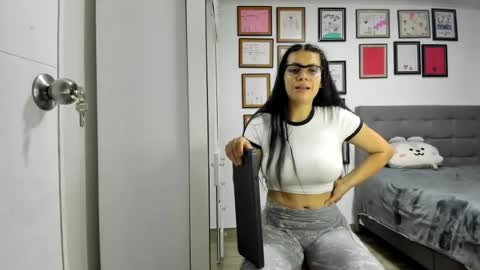 Snapshot of alicia_rainbow chatting on 06-24-26, 04:00 alicia_rainbow online show from 06-24-26, 04:00