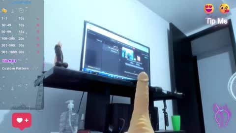 Snapshot of alicia_whittee chatting on 10-02-25, 10:22 alicia_whittee online show from 10-02-25, 10:22