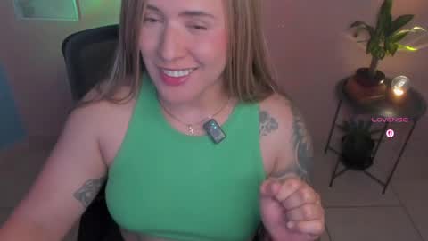 Snapshot of aliciaballard chatting on 05-21-26, 08:05 Jennyfer online show from 05-21-26, 08:05