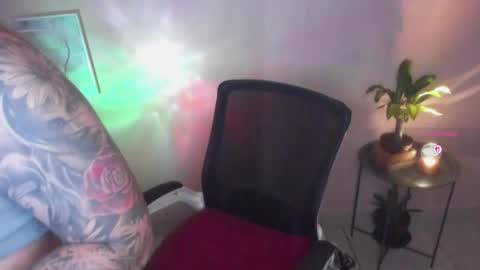 Snapshot of aliciaballard chatting on 05-25-26, 08:26 Jennyfer online show from 05-25-26, 08:26