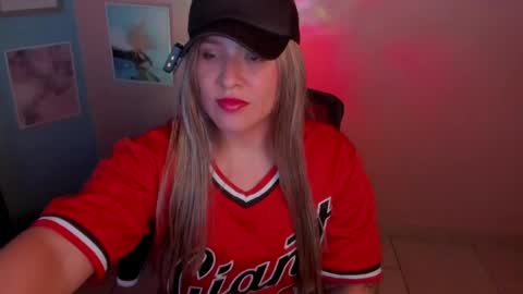 Snapshot of aliciaballard chatting on 06-01-26, 09:27 Jennyfer online show from 06-01-26, 09:27