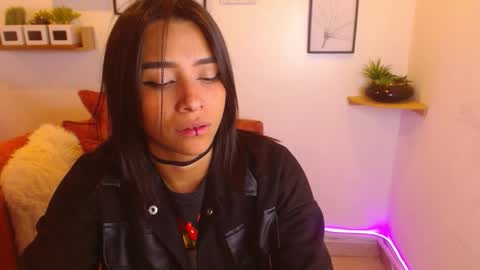 Snapshot of aliciacute__ chatting on 09-26-25, 08:35 aliciacute online show from 09-26-25, 08:35