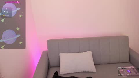 CINNAMON GIRL online show from 01-18-25, 07:37