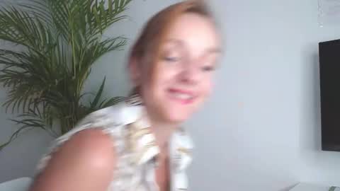 Alicia online show from 10-15-25, 02:17