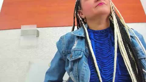 im tutti online show from 10-20-25, 02:45