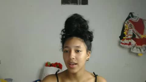 Snapshot of alicie_sexy_hot_20 chatting on 02-18-25, 04:37 ana online show from 02-18-25, 04:37