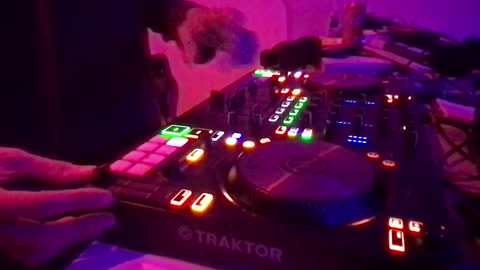 Snapshot of alien8720 chatting on 02-11-25, 10:18 busco rockera online show from 02-11-25, 10:18