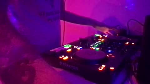 Snapshot of alien8720 chatting on 02-15-25, 06:55 busco rockera online show from 02-15-25, 06:55