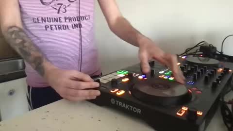 Snapshot of alien8720 chatting on 02-16-25, 03:38 busco rockera online show from 02-16-25, 03:38