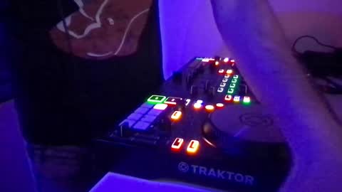 Snapshot of alien8720 chatting on 03-02-25, 07:23 busco rockera online show from 03-02-25, 07:23