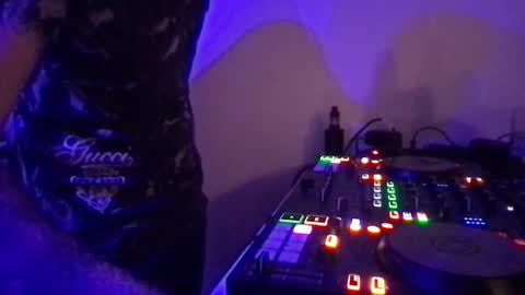 Snapshot of alien8720 chatting on 03-06-25, 09:53 busco rockera online show from 03-06-25, 09:53