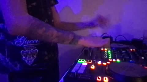 Snapshot of alien8720 chatting on 03-07-25, 12:58 busco rockera online show from 03-07-25, 12:58