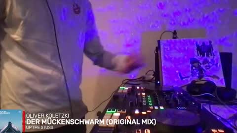 Snapshot of alien8720 chatting on 09-24-25, 04:54 busco rockera online show from 09-24-25, 04:54