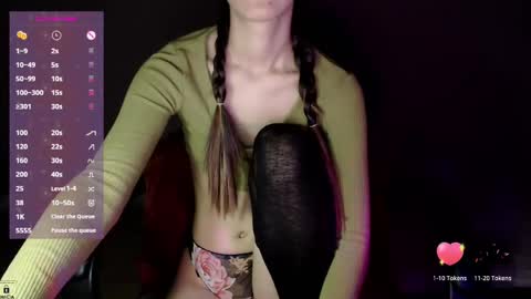 Mia online show from 02-10-25, 06:24