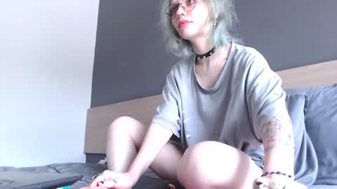 Snapshot of alien_bella chatting on 01-27-25, 07:56 Alien Bella online show from 01-27-25, 07:56