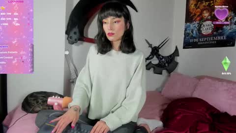 Snapshot of alien_universe chatting on 10-24-25, 09:44 Aiko  Independent Model  online show from 10-24-25, 09:44