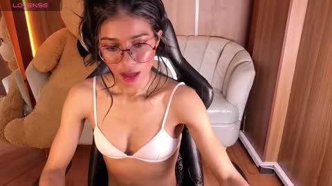 Snapshot of alina_b_ chatting on 02-11-26, 12:37 alina_b_ online show from 02-11-26, 12:37