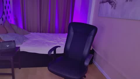 Snapshot of alina_cute_ chatting on 12-20-24, 04:42 Alina online show from 12-20-24, 04:42