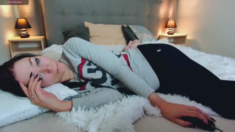 Snapshot of alina_cute_ chatting on 01-25-25, 04:34 Alina online show from 01-25-25, 04:34