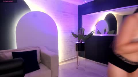 alinakravitz_ online show from 02-15-26, 12:03