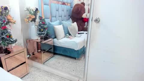 alinamoretz online show from 12-17-25, 02:50