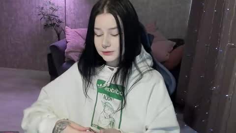 Aline Greeeen online show from 10-19-25, 05:41