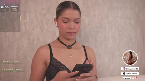 Snapshot of alisa_roldan chatting on 09-19-25, 02:29 online show from 09-19-25, 02:29