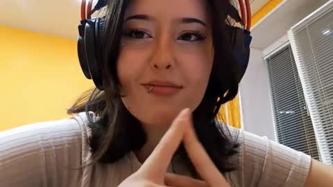 Yoyo online show from 11-25-25, 04:07