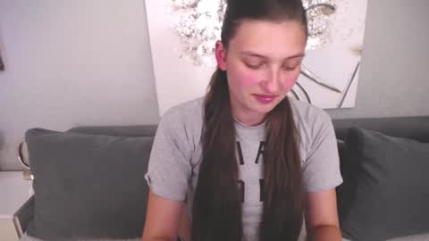 Snapshot of alisaperes chatting on 09-22-25, 12:18 Alisa online show from 09-22-25, 12:18