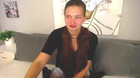 Snapshot of alisaperes chatting on 09-25-25, 12:42 Alisa online show from 09-25-25, 12:42