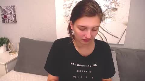 Snapshot of alisaperes chatting on 10-13-25, 12:49 Alisa online show from 10-13-25, 12:49