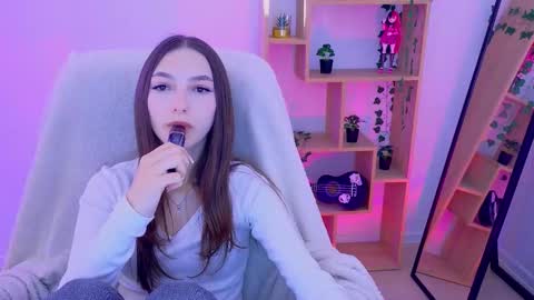 Snapshot of alisemeaw chatting on 09-16-25, 05:19 Alise online show from 09-16-25, 05:19