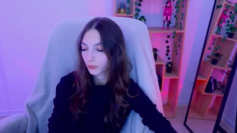 Snapshot of alisemeaw chatting on 09-20-25, 06:14 Alise online show from 09-20-25, 06:14