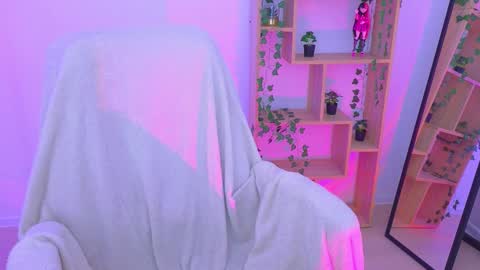 Snapshot of alisemeaw chatting on 10-10-25, 07:07 Alise online show from 10-10-25, 07:07