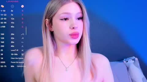 Snapshot of alishaaneta chatting on 02-19-25, 08:33 Alisha online show from 02-19-25, 08:33