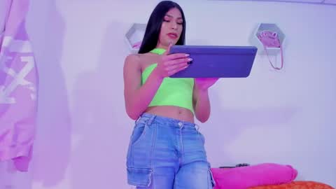 Alisia online show from 12-22-24, 03:00