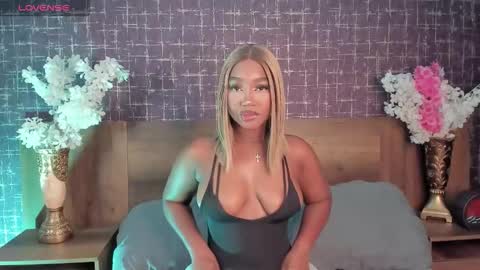 Alison Moon  online show from 11-27-25, 08:22