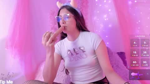 Mia online show from 09-15-25, 02:55