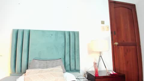 AlissaNix online show from 01-18-25, 05:20