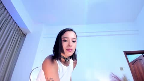 AlissaNix online show from 02-04-25, 04:05