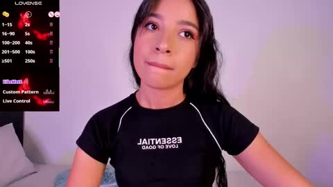 Snapshot of alissarose_ chatting on 09-21-25, 08:32 Mara  Isabel online show from 09-21-25, 08:32